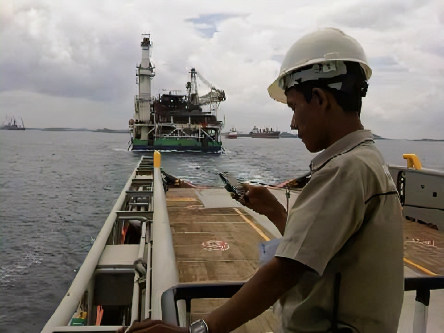 TOWING RIG FROM SEKUPANG TO TG. UNCANG